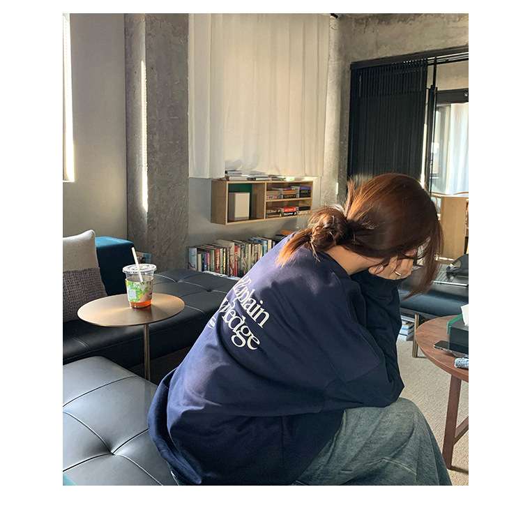 韓国ファッション レトロフォント入りルーズスウェット