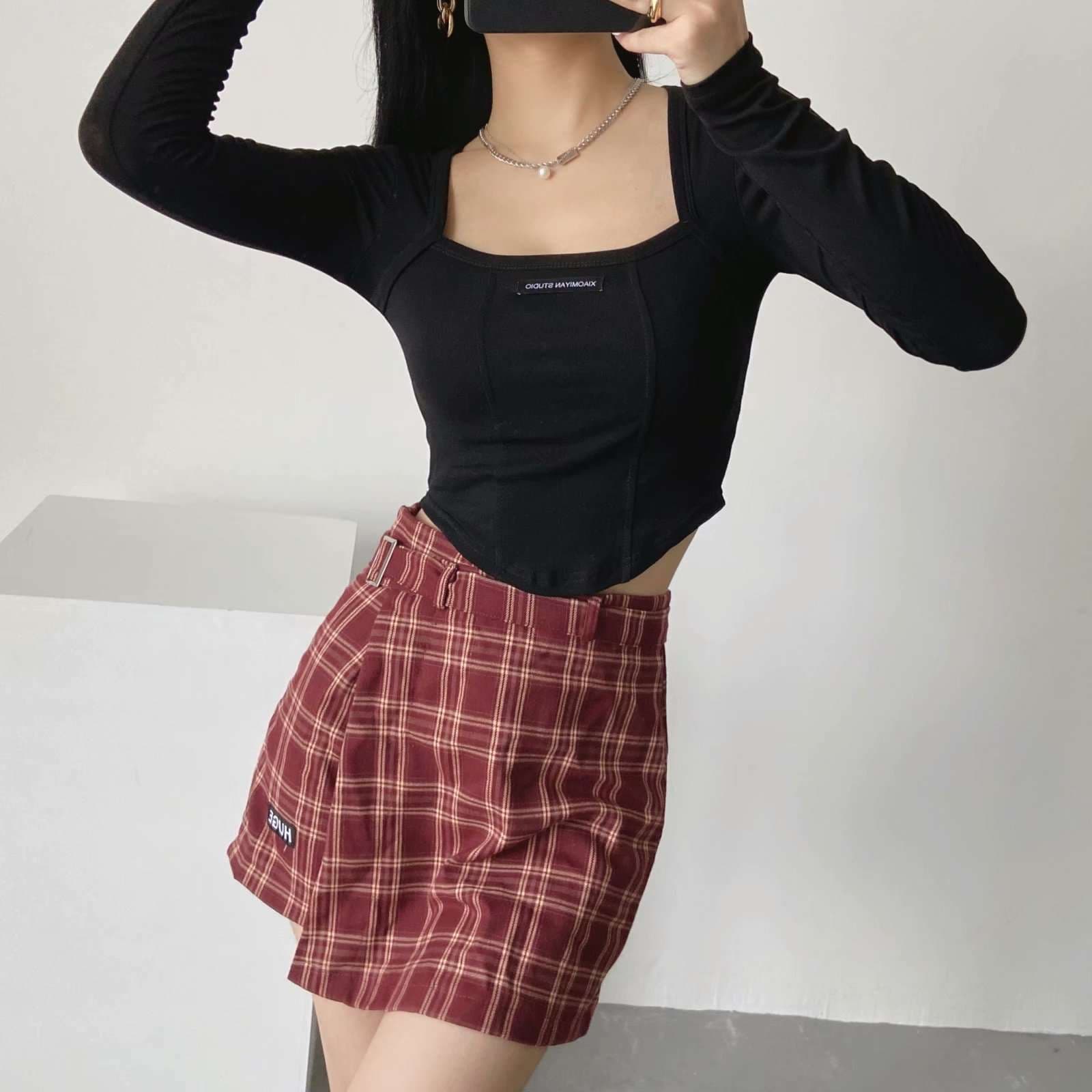 韓国ファッション スクエアネックスリムリブトップス