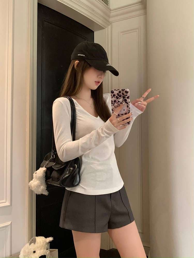 韓国ファッション ワイドシルエットのショートパンツ