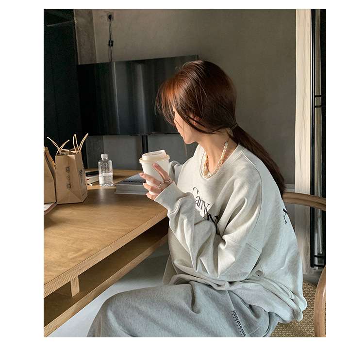 韓国ファッション レトロフォント入りルーズスウェット