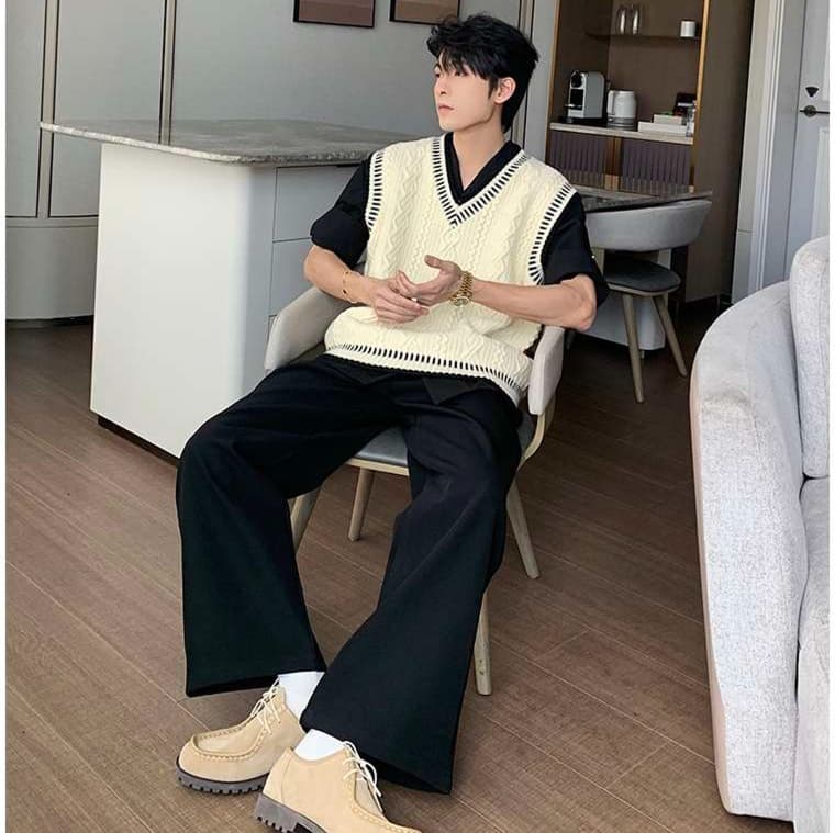 韓国ファッション ケーブル編みベストとストライプシャツ